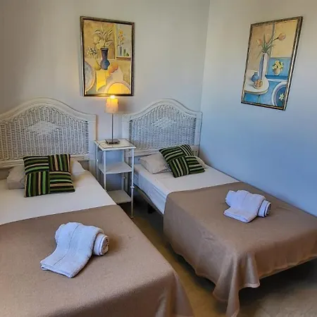 Apartment - Luxury 3 Bedrooms *