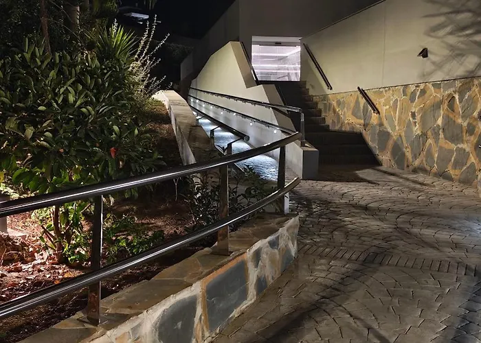 - Luxury 3 Bedrooms Apartment *